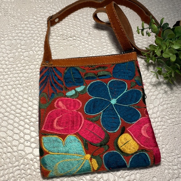 New! Vibrant embroidered leather purse - Picture 3 of 8